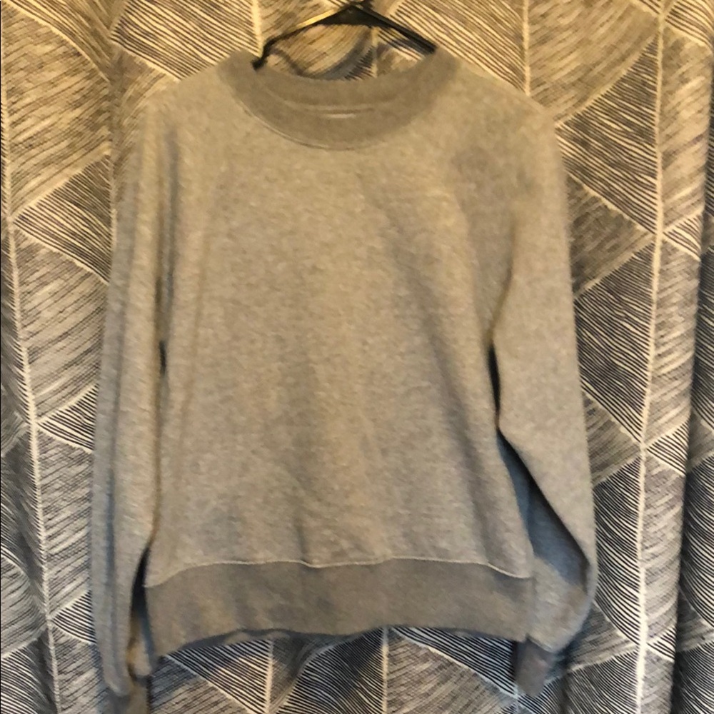 Gray Crewneck Sweater with Soft Texture and Relaxed Fit